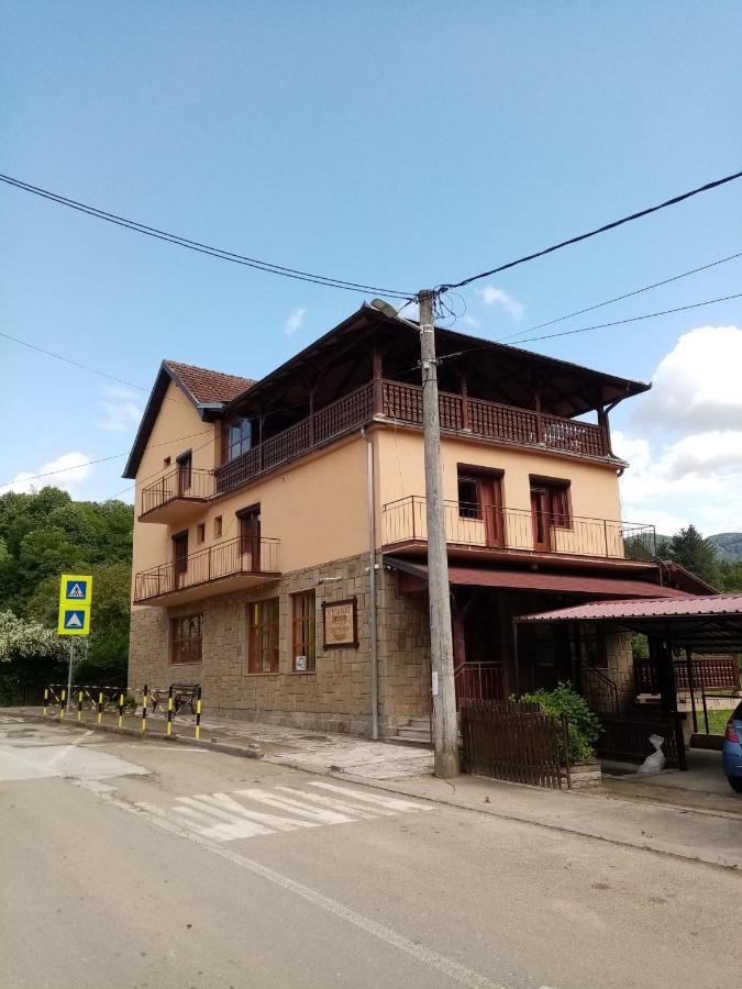 Guesthouse Smiljanic Slavkovica エクステリア 写真